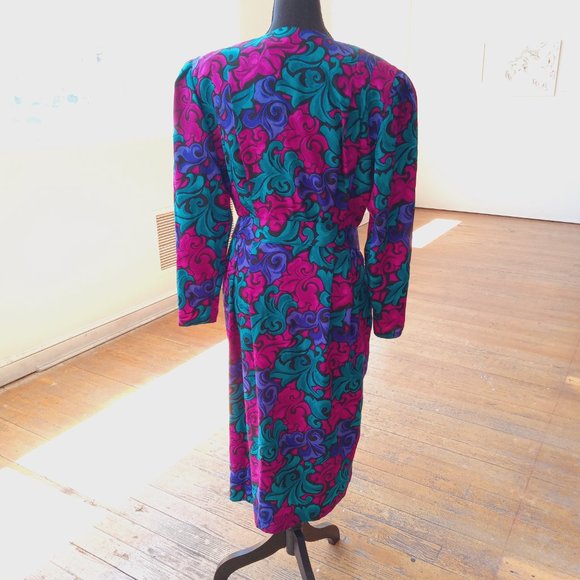 Vintage silk Button-Front floral midi dress with matching belt - Picture 5 of 11